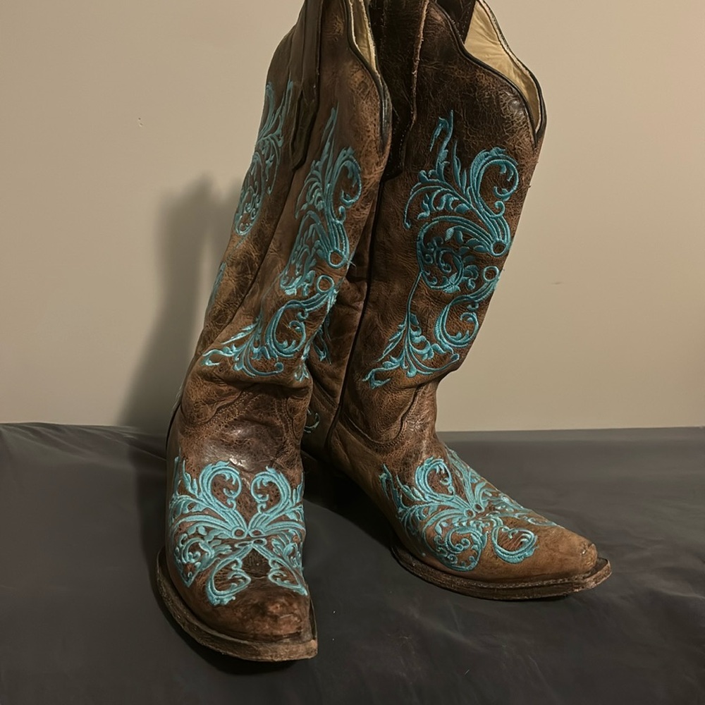 Corral Cowboy boots women. 8 1/2. Worn but in good condition